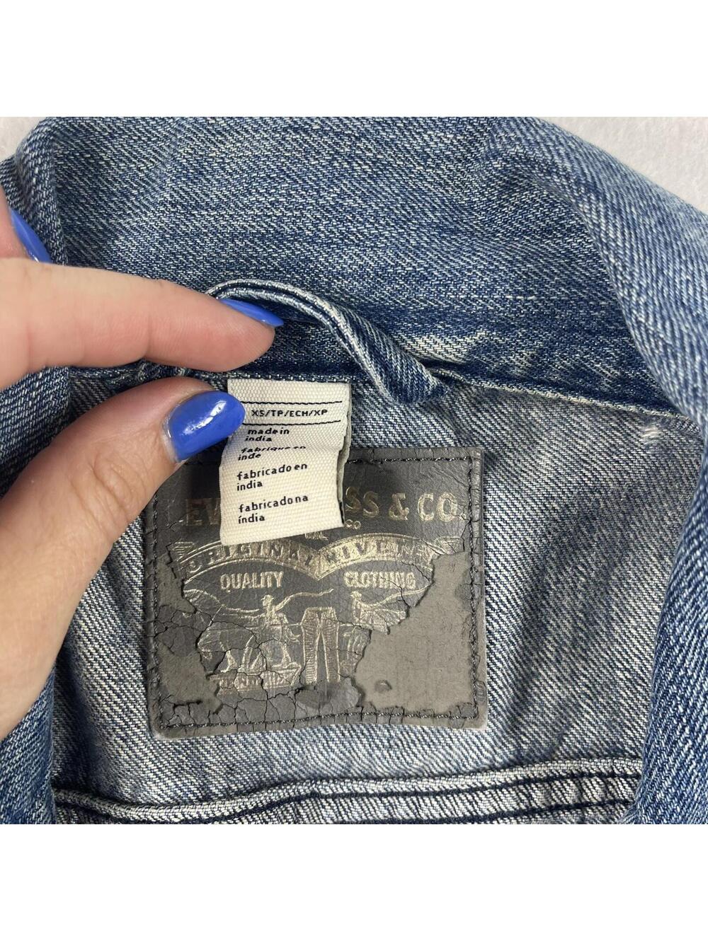 Levi Denim Blue Jean Trucker Jacket Women's XS Distressed - Flap Pockets - Picture 6 of 10